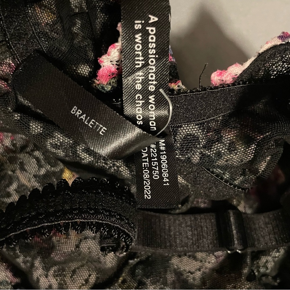 Torrid Curve Floral Lace Bralette Top Size 2X - Picture 5 of 6